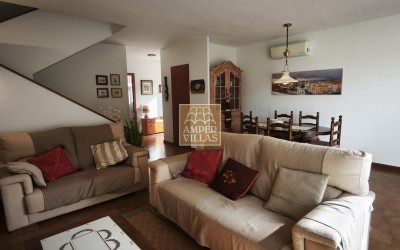 Spacious bungalow with a communal swimming pool and tennis court next to the golf club.